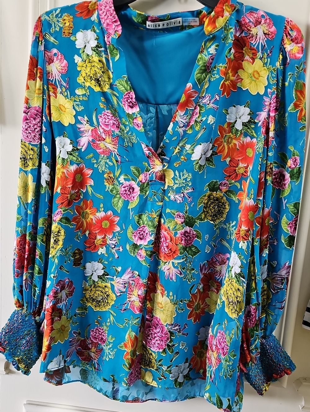 Alice + Olivia Turquoise Floral Mixed-Color V-Neck Blouse